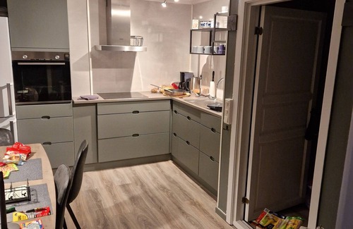Galaa Apartment | Koselig Leilighet i 2etg, Kun 5 Minutter å gå til Sentrum,