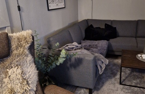 Galaa Apartment | Koselig Leilighet i 2etg, Kun 5 Minutter å gå til Sentrum,