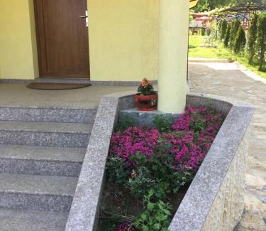 Sapareva Banya House | Kot Garden Guest House