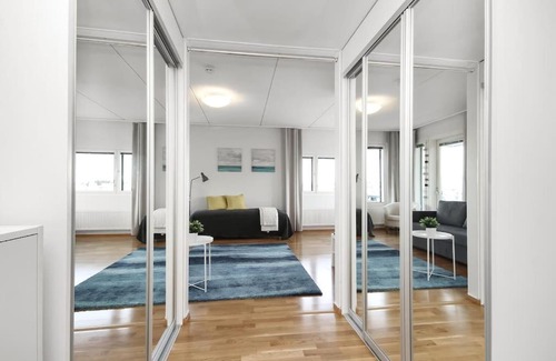 Espoo Centre Apartment | Kotimaailma - Iso ja valoisa kaksio, Espoon Keskustassa
