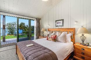 Kawaha Point Bed & Breakfast | Koura Lodge