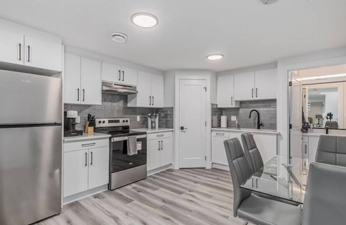 Southwest Edmonton House | Kozy In Keswick (Suite)