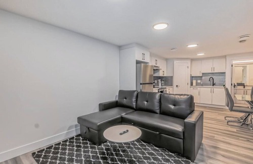 Southwest Edmonton House | Kozy In Keswick (Suite)
