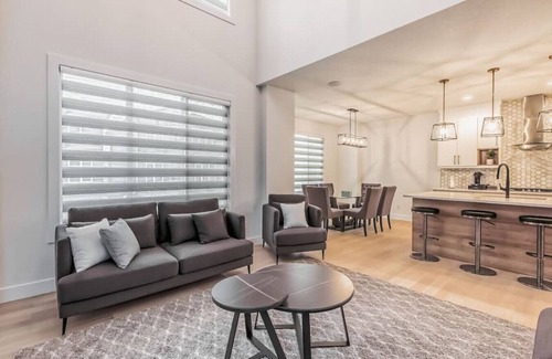 Southwest Edmonton House | Kozy In Keswick (Upper Suite)