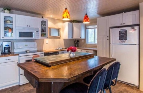 Carden Cottage | Kozy Korner - Wrap-Around Waterfront Cottage Only Steps from the Water!