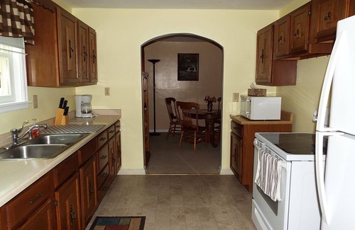 Melvern House | Kozy Landing, 2 Bedroom Home, by city park