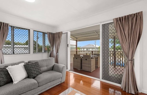 Carindale House | KozyGuru | Carindale | 3 Bedroom Cosy House