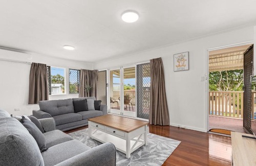 Carindale Apartment | KozyGuru/Carindale/Immaculate 3 Beds Holiday Home QCA061