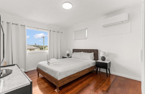 Carindale Apartment | KozyGuru/Carindale/Immaculate 3 Beds Holiday Home QCA061