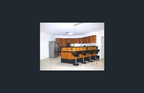 Eight Mile Plains Apartment | KozyGuru / Eight Mile Plains / Holiday Family Home / Free Parking QEM063