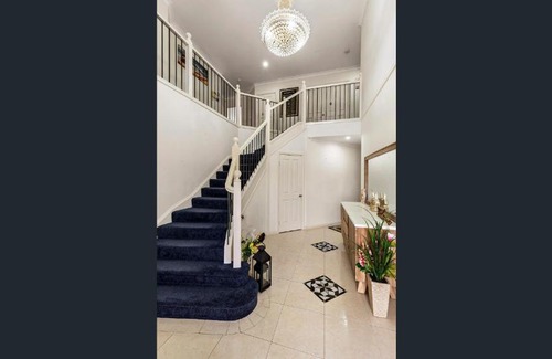 Eight Mile Plains Apartment | KozyGuru / Eight Mile Plains / Holiday Family Home / Free Parking QEM063
