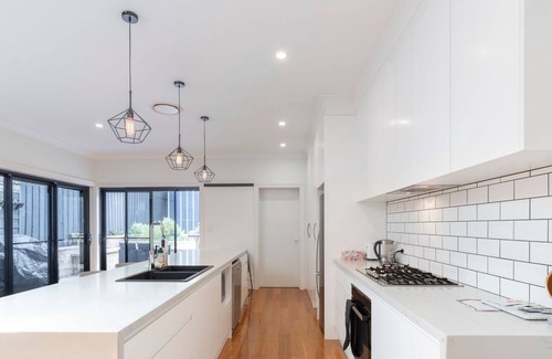 Rose Bay House | KozyGuru | Rose Bay | 3BR Steps to Beach + Parking