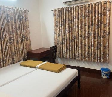 Guruvayur House | Krishna Gopuram Lodge