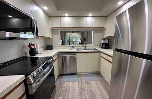 Trailer Estates Apartment | KS-near Beaches and IMG, Pool, Tennis, Pickleball, Shorewalk condo 2 Bedroom/2 Bath