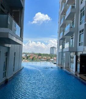 Taman Century Apartment | KSL 2Bedroom with WiFi Netflix 58 inch TV high floor balcony