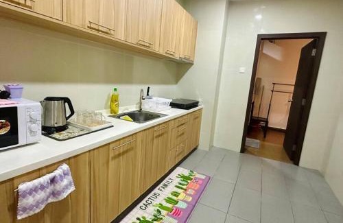 Taman Century Apartment | KSL City Mall 6pax with 55” TV & Netflix@2CarPark