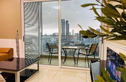Taman Century Apartment | KSL Cozy (30) Bathtub Super High Floor City View