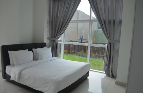 Taman Century Resort | KSL Hotel & Resort