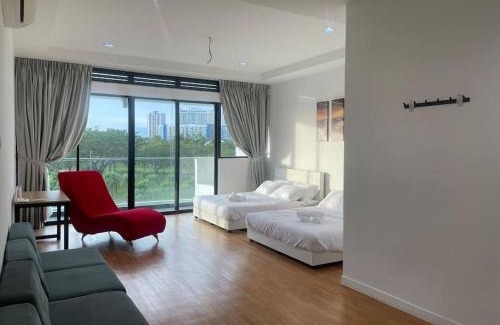 Iskandar Puteri Apartment | Ktv！Pool！3 Bedroom 3.5 Bathroom 25pax 2600sf