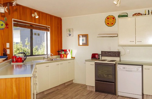 Rings Beach House | Kuaotunu Vistas - Kuaotunu Holiday Home