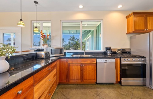 Kuau Apartment | Kuau Hale Makai- North Shore Maui - Steps to the beach!