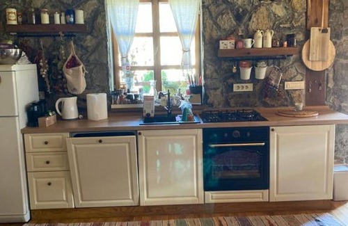 Gospic House | Kuća Dida Juke pod Lipovcem - Two Bedroom House with Terrace