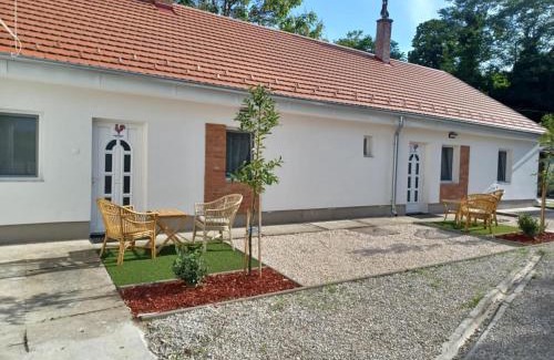 Siklos Apartment | KukoriQ 1 Apartman