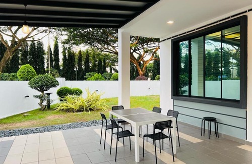 Kulai Villa | Kulai Lagenda Putra Corner House 古来公主城民宿 near JPO