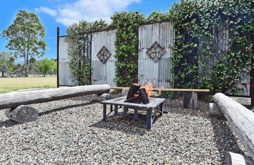 Broke House | Kulang Lodge in charming Broke with Large Swim Spa and games room suits up to 8 guests