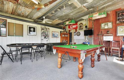 Broke House | Kulang Retreat in charming Broke with Large Swim Spa and games room suits up to 14 guests