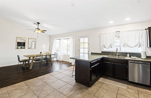 Glendale House | {Kulla Oasis}~Family~ Park~Free Heated Pool~ Fast Wi-Fi~ Near Stadium~ 4B2B