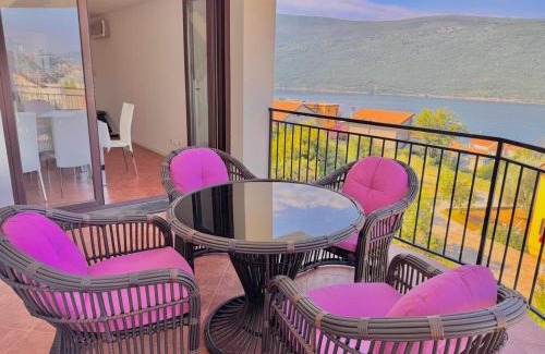 Kumbor Apartment | Kumbor sunny port with shared pool