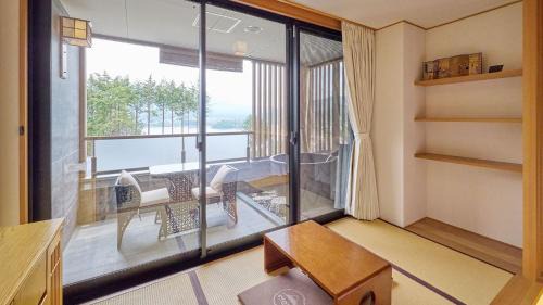 Oishi Hotel | Kumonoue Fuji Hotel Premium room - No Mt Fuji view with open-air bath