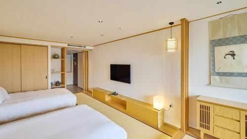 Oishi Hotel | Kumonoue Fuji Hotel Premium room - No Mt Fuji view with open-air bath
