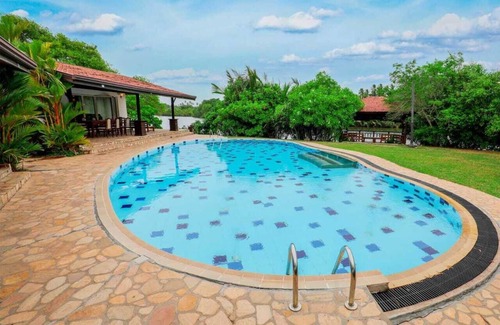 Nainamadama Resort | Kumudu Valley Resort