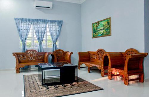 Sungai Buloh House | Kundang Villa @ Tasik Biru - 3 Bedrooms Bungalow