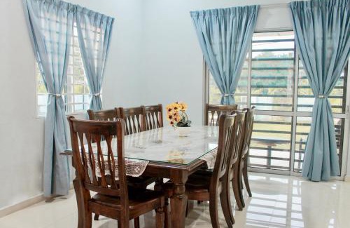 Sungai Buloh House | Kundang Villa @ Tasik Biru - 3 Bedrooms Bungalow