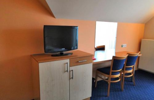 Burgauberg-Neudauberg Apartment | Kunstcafe Rooms