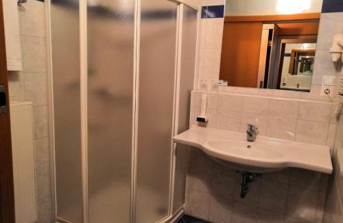 Burgauberg-Neudauberg Apartment | Kunstcafe Rooms