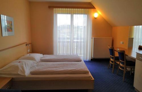 Burgauberg-Neudauberg Apartment | Kunstcafe Rooms