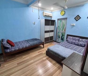 Cheng House | Kurma & Manggis Homestay 5BR