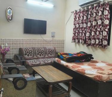 Naini House | Kushwaha stayroom