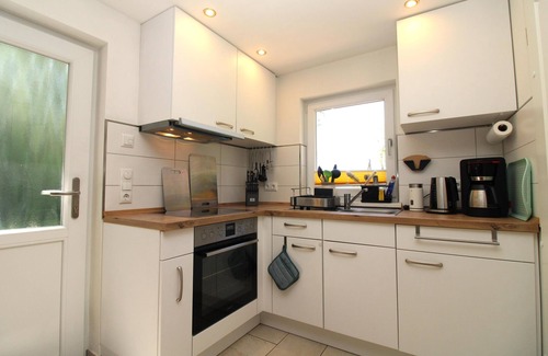 Kroepelin House | Küstenidyll Horst: cozy vacation home with 3 rooms, terrace and garden