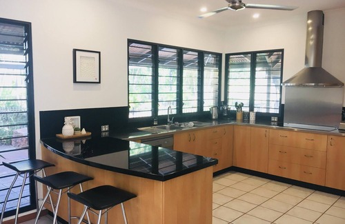 Cable Beach House | Kybra Retreat 4 Bedroom 3 Bathroom Luxury House with Pool STRA6726RDJN2C7F