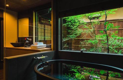 Karasuma Villa | Kyotofish·Masuya*Reformed Machiya*Gardenview Bath