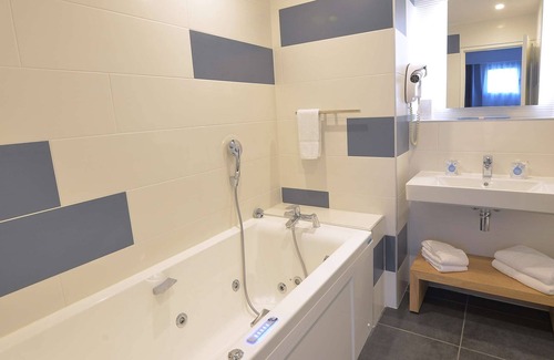 Lunel Hotel | Kyriad Montpellier Est - Lunel