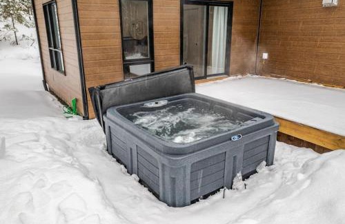 Argenteuil Regional County Municipality Ski Chalet | Légendaire Private Hot Tub Game room