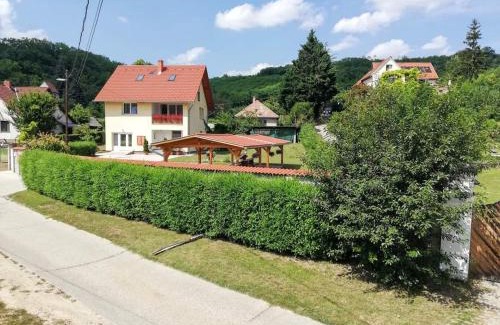Szekszard House | Lótuszvirág Vendégház