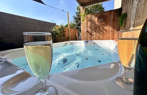 Barbatre Apartment | L échappée Rémoise, jacuzzi proche caves champagne