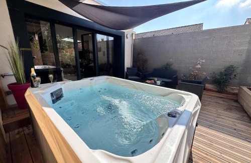 Barbatre Apartment | L échappée Rémoise, jacuzzi proche caves champagne